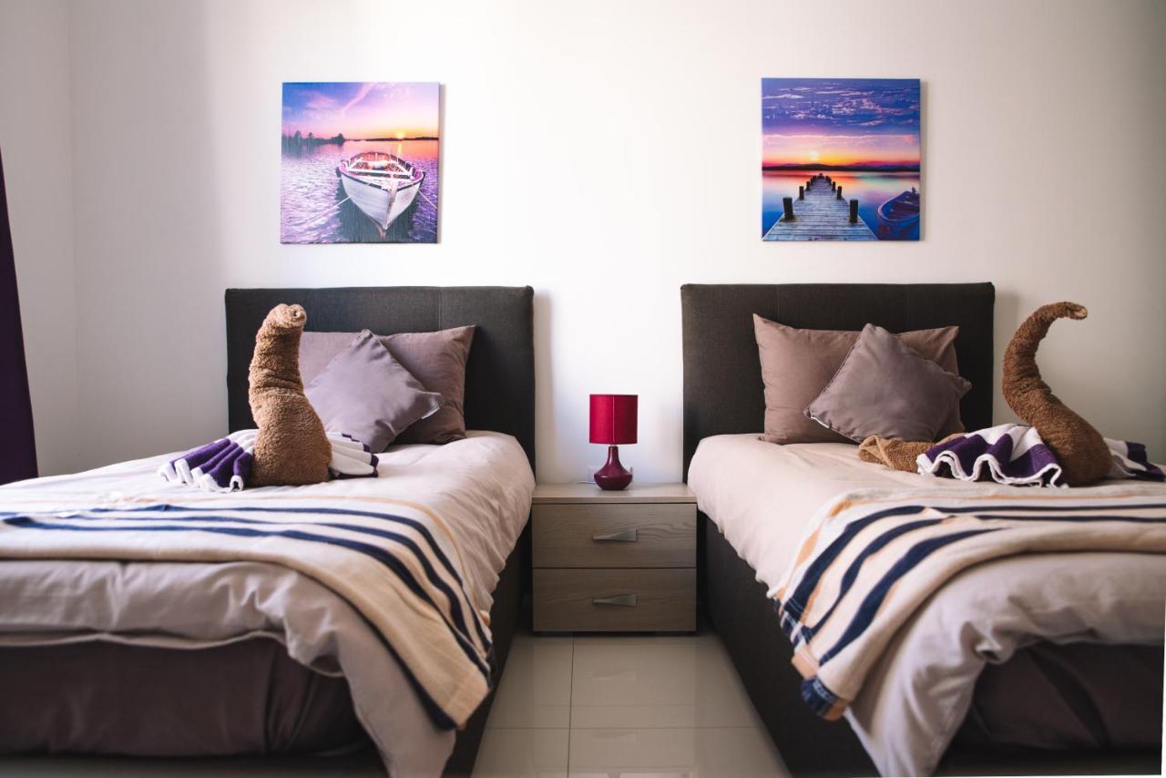 Modern 3 Bedroom With Ac Apartment
